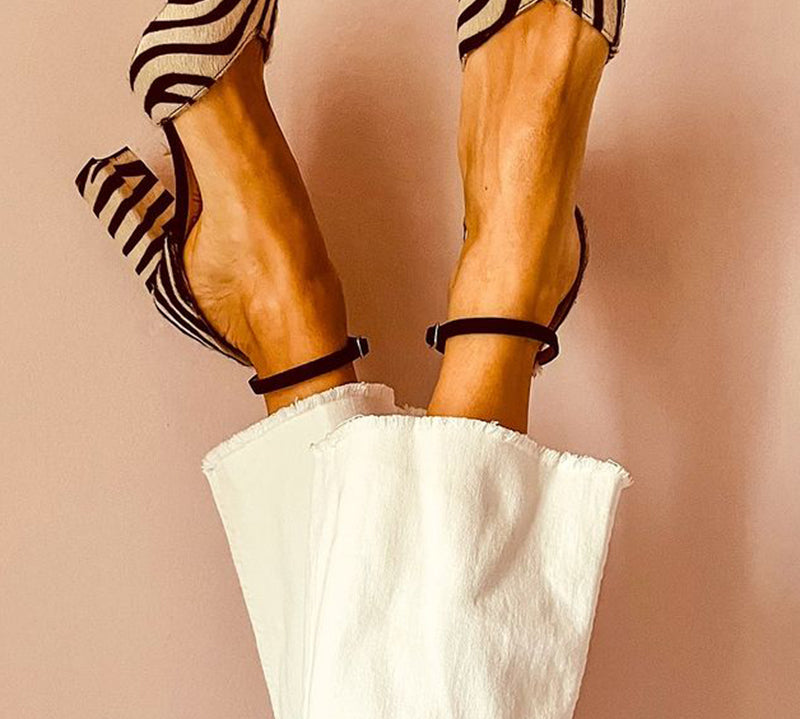 Zsuzsa - Közepes sarkú szandál zebra mintával